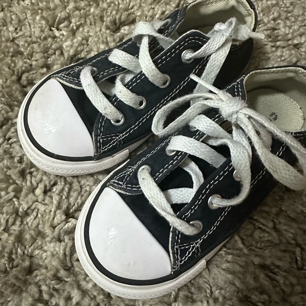 Toddler size 8 converse sneaker